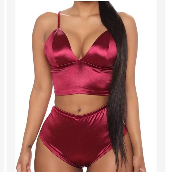 Lingerie - Picture 1 of 2